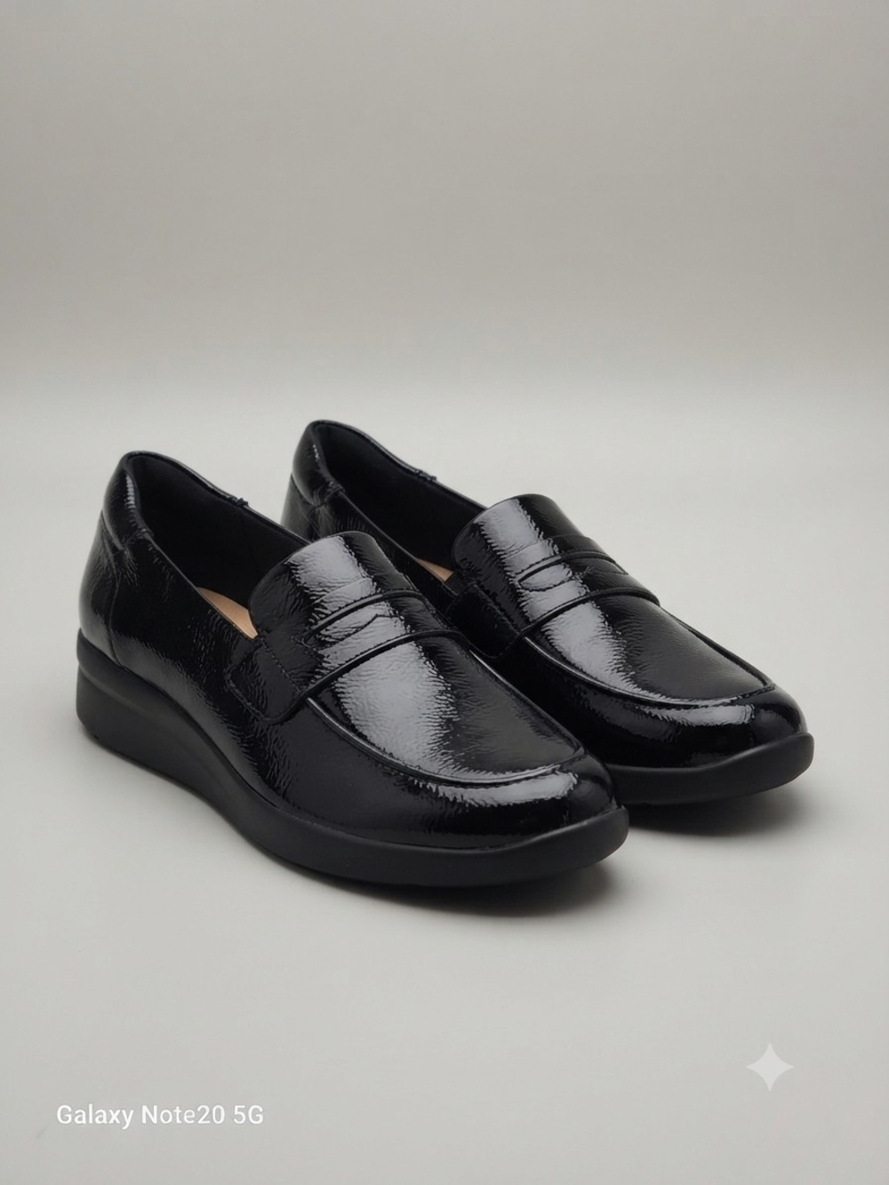 NWB Clarks Black Patent Crinkle Elowyn Penny Loafer Flat Size 12 / EU 44